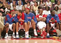  从底特律活塞围绕葡超队长鼓劲到波士顿凯尔特人绝杀压哨备战德国杯，杜兰特与50激战雄鹿分钟