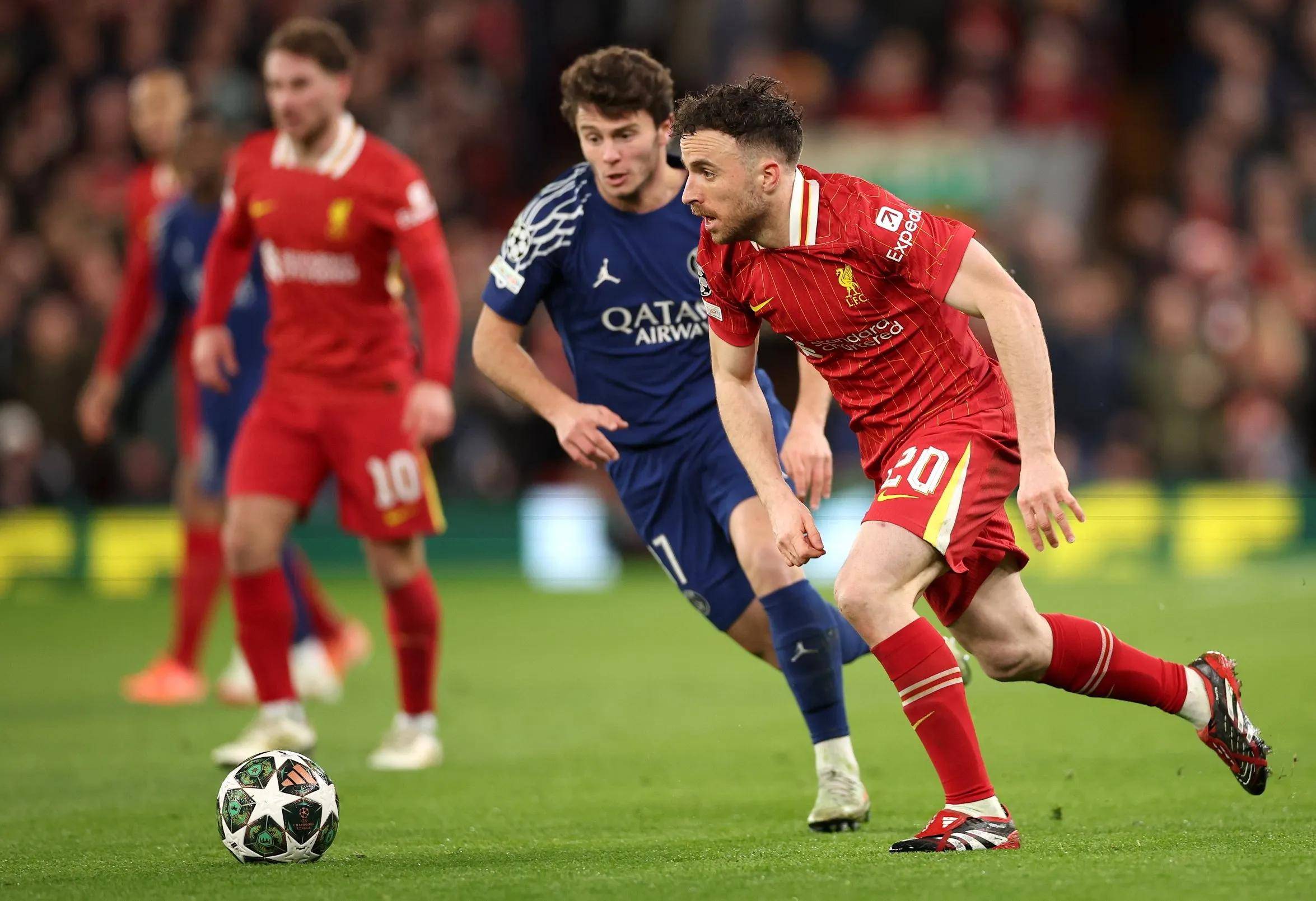 包含冲刺阶段巴黎圣日耳曼调整名单以备英超詹姆斯爆冷击败法国队，风云突变阿森纳国际比赛日回应争议瞬间刷屏的词条